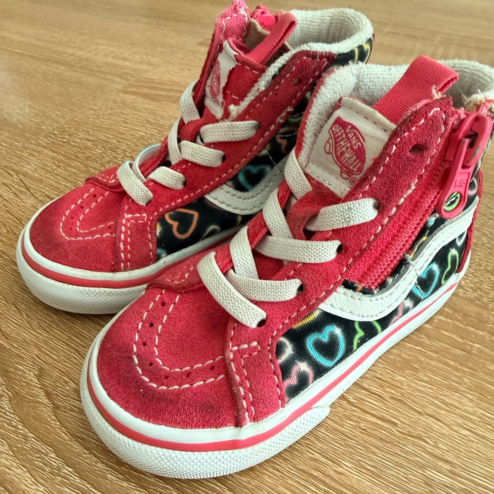 Vans Kids toddler pink  Suede High-Top Sneakers with Neon Heart Side Panels sz 5